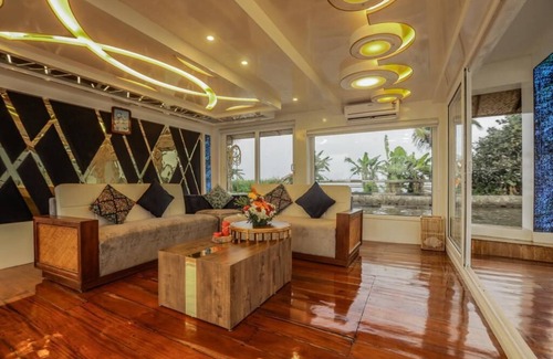 Alappuzha Boat Rental | Royal Boathouse