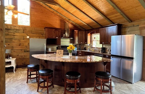 Royal Cabin | Royal Cabin between Lake Quachita and Hot Springs