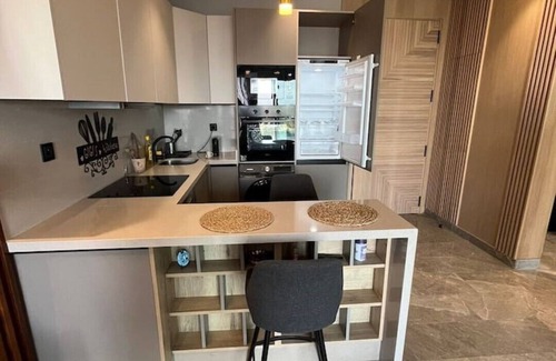 La Corniche Apartment | Royal Continental Suite- By Ayla Stay