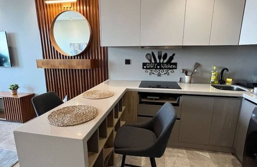 La Corniche Apartment | Royal Continental Suite- By Ayla Stay