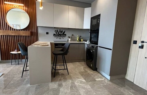 La Corniche Apartment | Royal Continental Suite- By Ayla Stay