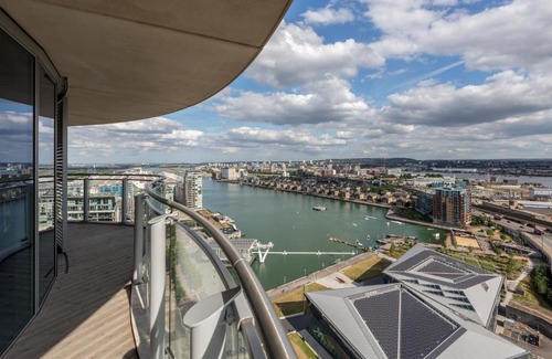 Docklands Apartment | Royal Docks Penthouse