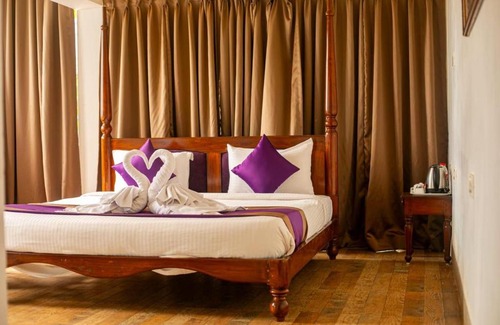 Gauravaddo Hotel | Royal Emirates Resort & Spa - Calangute, Goa