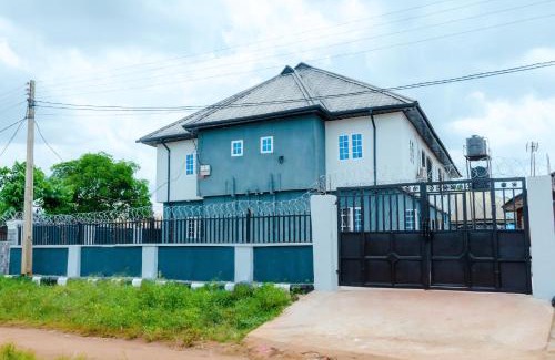 Benin City Apartment | Royal Guests Holiday Lets - A Modern 2-Bedroom Apartment with balcony, 24H CCTV, perfect for families, business or leisure