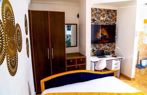 Bamburi Apartment | Royal Haven A1 Apartment in Mombasa - Bamburi, 50" HDTV, WiFi, 6 mins to Beach