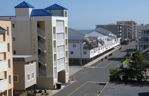 North Ocean City Condo | Royal Hawaiian 401 - 2 bedroom ocean side with indoor and outdoor pool