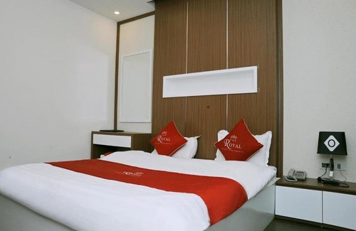 Yen Phu Hotel | Royal Hotel 60 Nghi Tàm by Bay Luxury