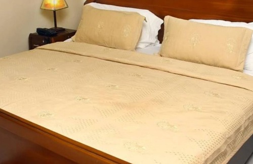 Tema Apartment | Royal Hotel Suite in Tema