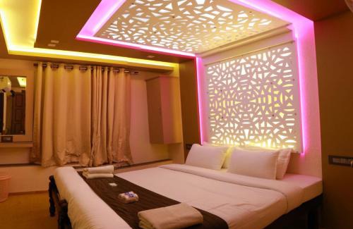 Alappuzha Boat Rental | Royal Houseboats