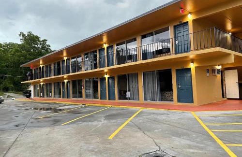 Boys Ranch Hotel | Royal Inn