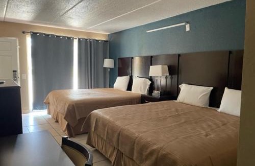 Boys Ranch Hotel | Royal Inn