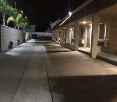 Lomita Hotel | Royal Inn