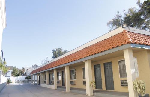 Lomita Hotel | Royal Inn