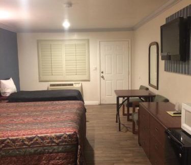 Lomita Hotel | Royal Inn