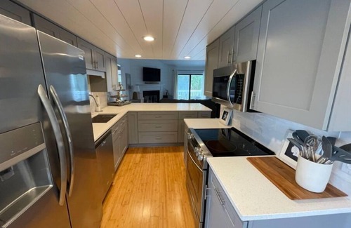 Bald Head Island Condo | Royal James upper unit, sleeps 6 with loft + 2 Golf Carts & Pool, close to beach