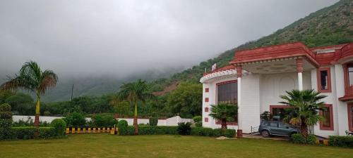 Alwar Hotel | Royal krishna garden