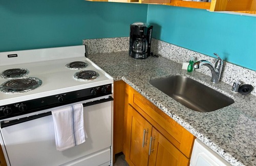 Waikiki Condo | Royal Kuhio 1704 - Spacious Studio w/Stunning Mountain View in Heart of Waikiki