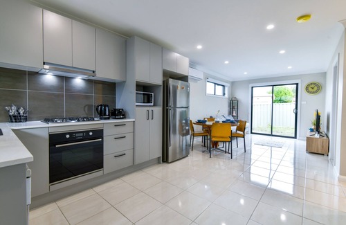 Toukley House | Royal Lake Guest House