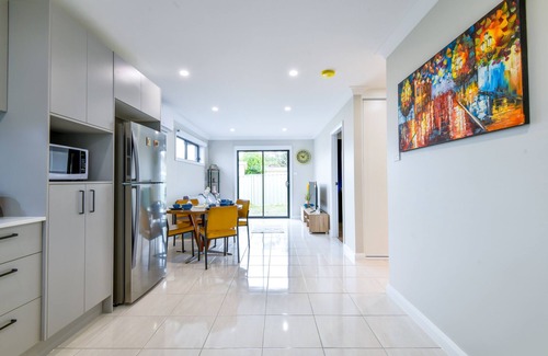 Toukley House | Royal Lake Guest House