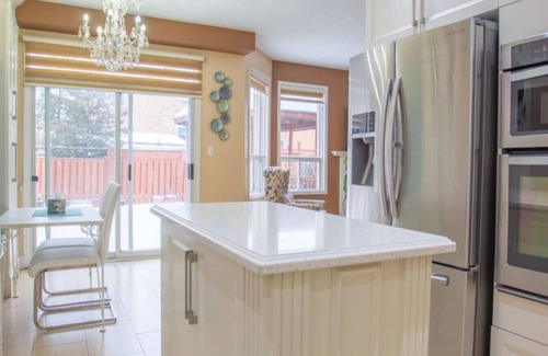 Brampton House | Royal Luxury | Central Home w/Gazebo | By Toronto