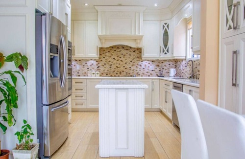 Brampton House | Royal Luxury | Central Home w/Gazebo | By Toronto