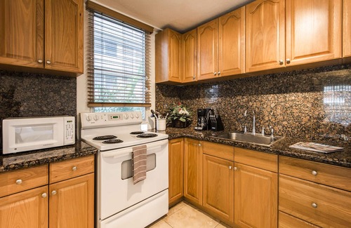 Waikiki Condo | Royal Moana Condo Steps to the Beach & Restaurants w/Full Kitchen & Bbq Grill