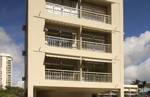 Waikiki Condo | Royal Moana Condo Steps to the Beach & Restaurants w/Full Kitchen & Bbq Grill