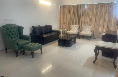 Hadapsar Bed & Breakfast | ROYAL NEST PREMIUM - Magarpatta City