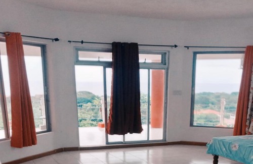 Boscobel Apartment | Royal Palm Luxurious king-size bed spacious bedroom with spectacular view