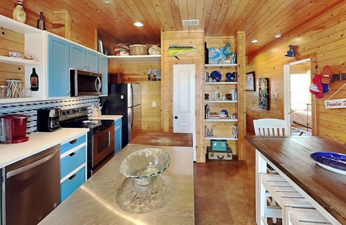 Port Aransas House | Royal Palm | Pet Friendly, Pool Access