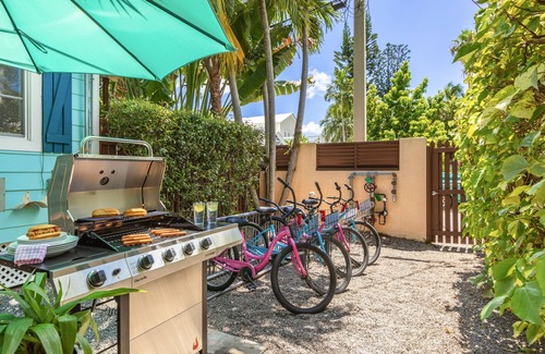 Old Town Condo | ROYAL PALM SUITE ~ Adult Only, 1 BR, 1 Ba w/Kitchen and Shared Pool!