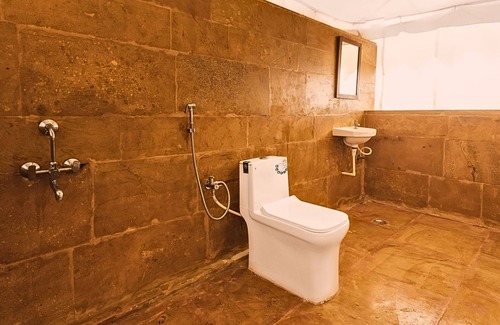 Kanoi Hotel | Royal Pavilion Camps