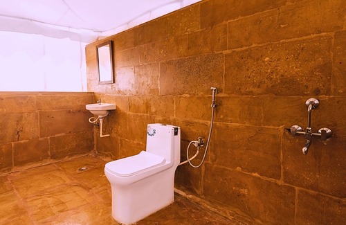 Kanoi Hotel | Royal Pavilion Camps