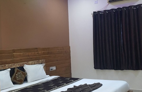 Mahabaleshwar Bed & Breakfast | Royal Resort