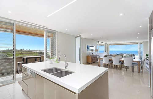 The Entrance North House | Royal Retreat: Luxury Beachfront View