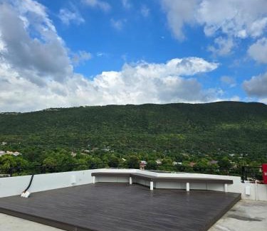 Eden Gardens Apartment | Royal's Kingston Suite 2