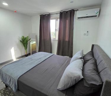 Eden Gardens Apartment | Royal's Kingston Suite