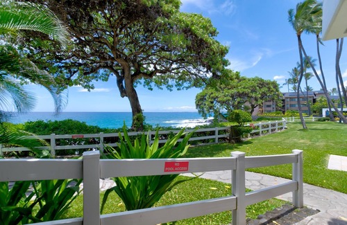 Kailua-Kona Condo | Royal Sea Cliff Kona 202 Ocean View 1 Bedroom