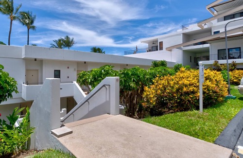 Kailua-Kona Condo | Royal Sea Cliff Kona 202 Ocean View 1 Bedroom