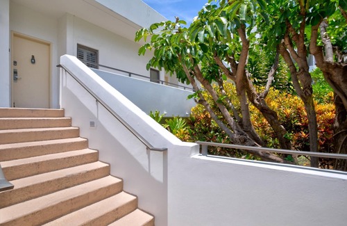 Kailua-Kona Condo | Royal Sea Cliff Kona 202 Ocean View 1 Bedroom