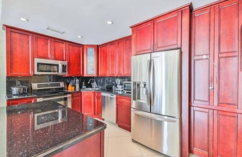 Sunny Isles Beach Apartment | Royal Stay with Ocean View - PH27