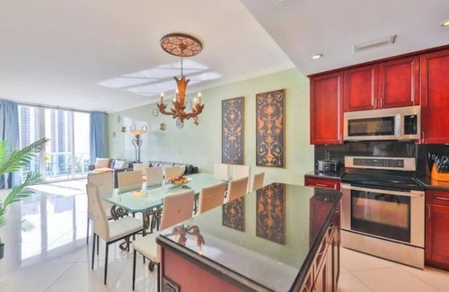 Sunny Isles Beach Apartment | Royal Stay with Ocean View - PH27