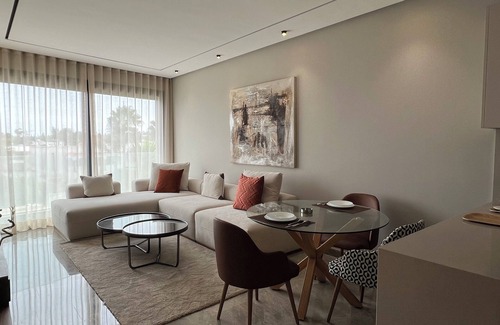 La Corniche Apartment | Royal Suite in lovely Anfa with WiFi, AC