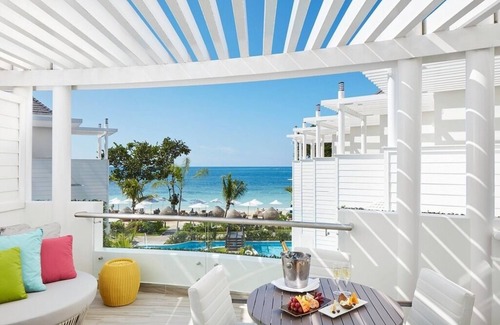 Orange Bay Apartment | Royal Swim-Up Suite w/King Bed, Ocean Views & Direct Pool Access ALL-INCLUSIVE