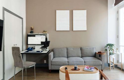 Queen's Gate Apartment | Royal Vibes in Kensington