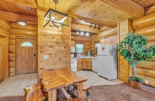 Gatlinburg - Pigeon Forge Cabin | Royal Views - Private Mountain Top Cabin