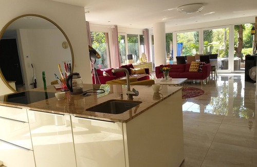 Lerchenau-West House | Royal Villa at Heart of Munich