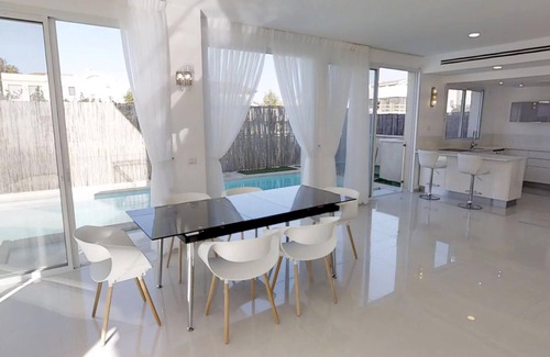 Herzliya Villa | Royal Villa with Private Pool! 6 BDR/5.5 BATH. Up to 16 Guests!