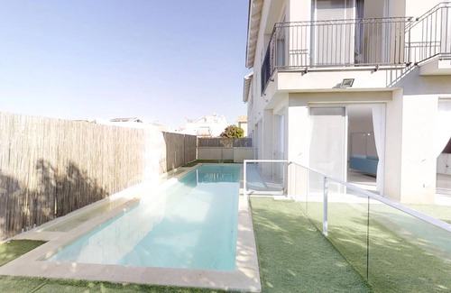 Herzliya Villa | Royal Villa with Private Pool! 6 BDR/5.5 BATH. Up to 16 Guests!