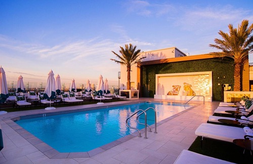 Norma Triangle House | Royal Vista Suite at The London West w/Rooftop Pool Near Beverly Hills